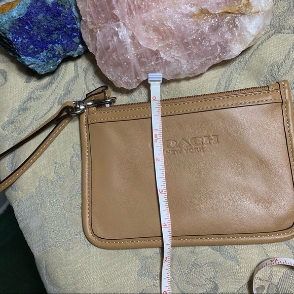 NWOT Coach Tan Leather Wristlet w/ Embossed Logo - Picture 9 of 9